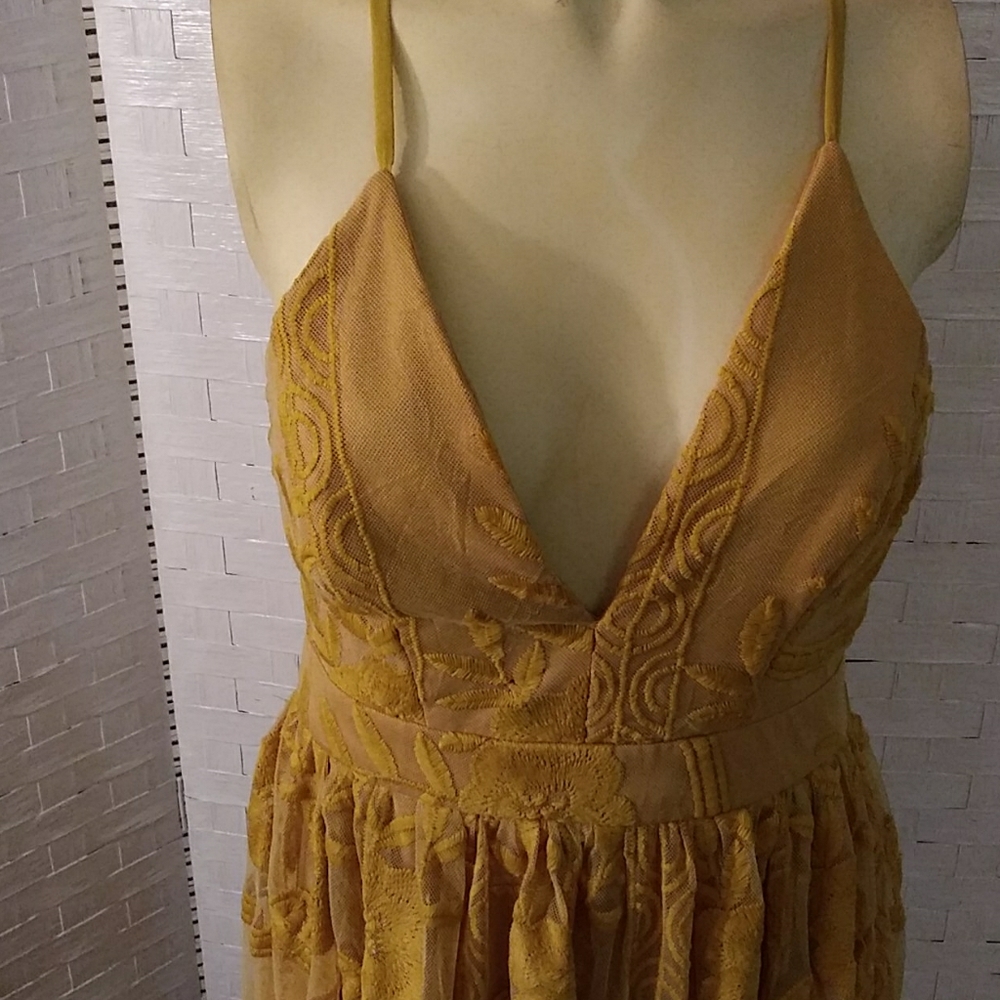 Dress - Picture 2 of 7